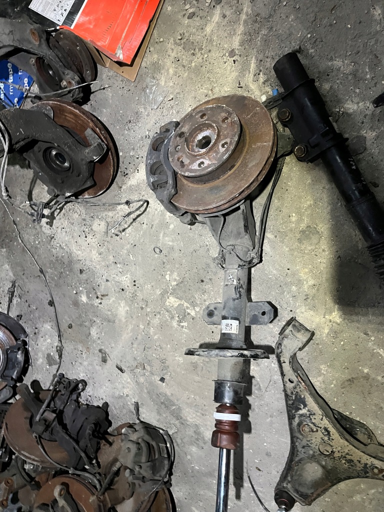 Купити Амортизатор лівий mercedes sprinter 910 18-24 поворотний кулак 2,2 cdi a9103208900