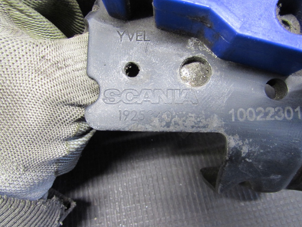 фото №6, Замок капот левый перед 1925340 scania r 12-16r