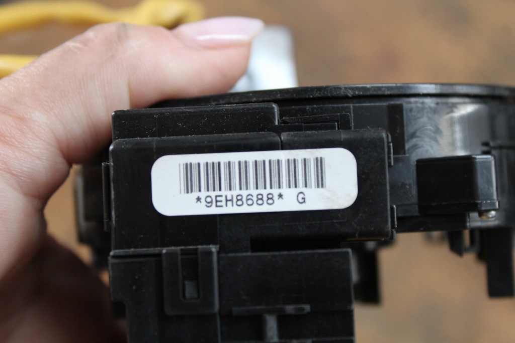 фото №8, Стрічка pod кермо avensis t25