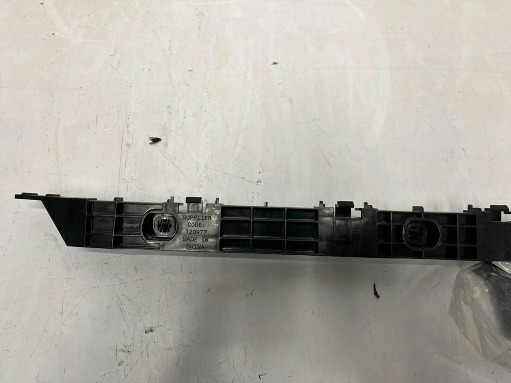 фото №7, Tesla 1065458-00-b направляющая бампера