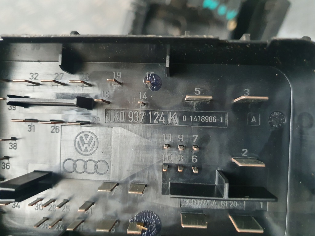 Основа коробка запобіжників vw golf v Оригінал