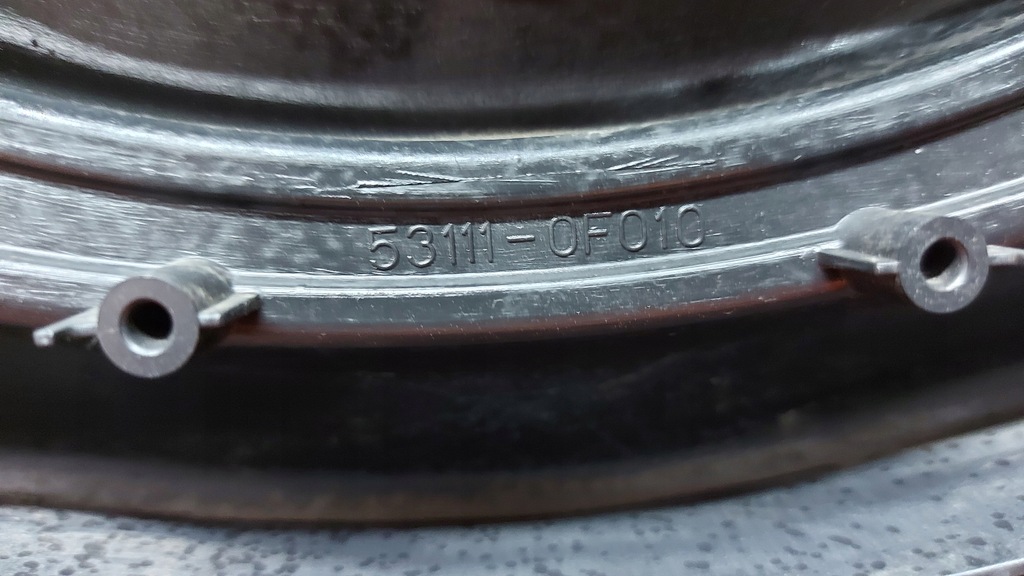 фото №12, Решітка радіатора бампера перед передній toyota corolla verso ii 04- 209