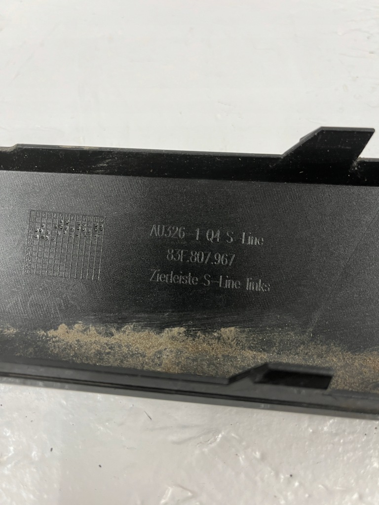 Audi q3 83f s-line ліва молдинг бампера задній 19 - 83f807967 Доставка