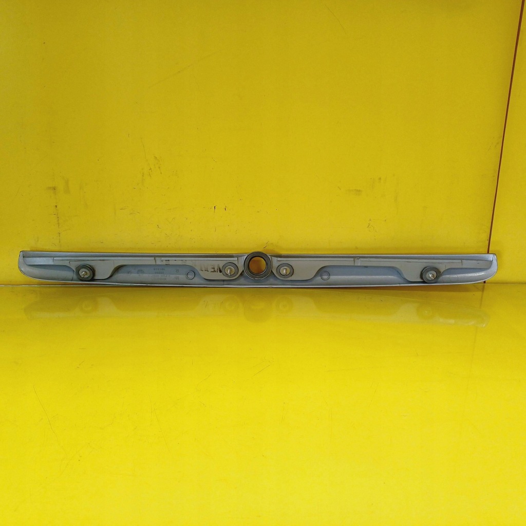 Накладка кришки багажника opel vectra b 90463727 nr127 Оригінал