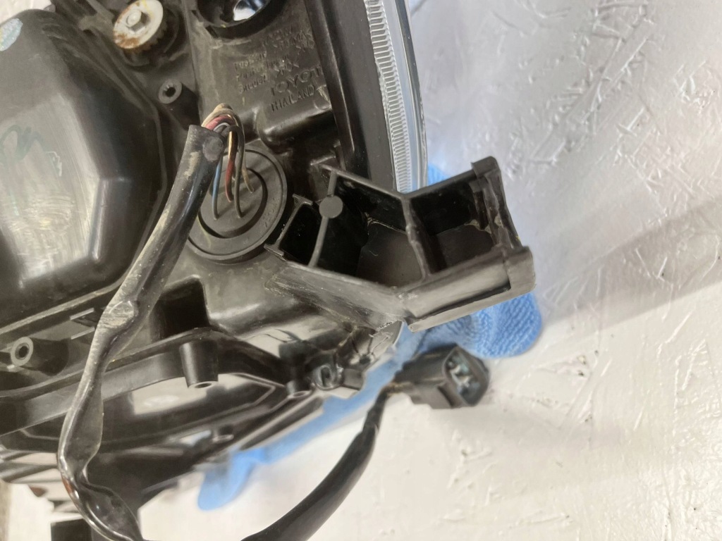 Toyota hilux viii 2015 - фара правый передний линза led 060719-2 org в Украине