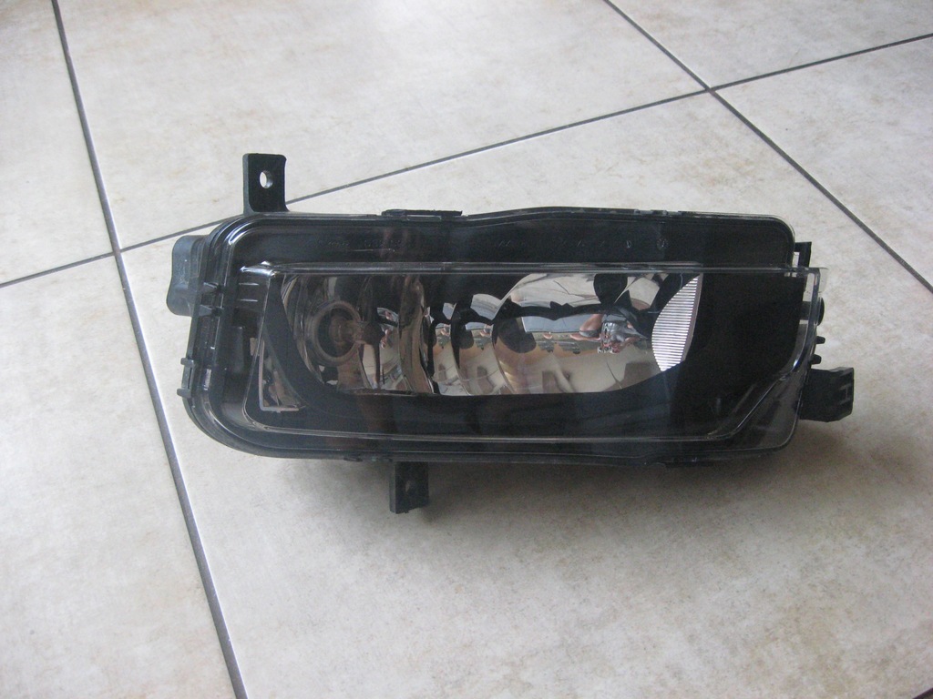 фото №1, Правый - противотуманная фара - vw transporter t6 - 7e0