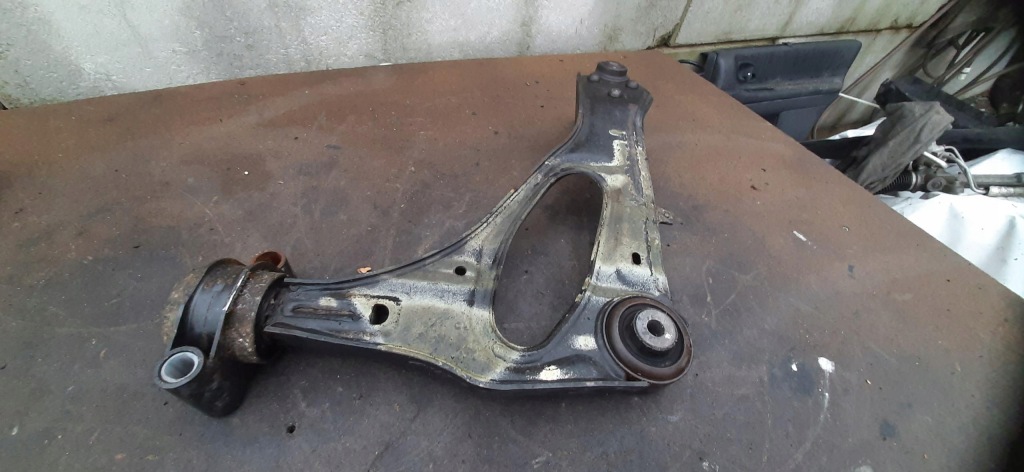 фото №8, Рычаг правый перед vito mercedes w447