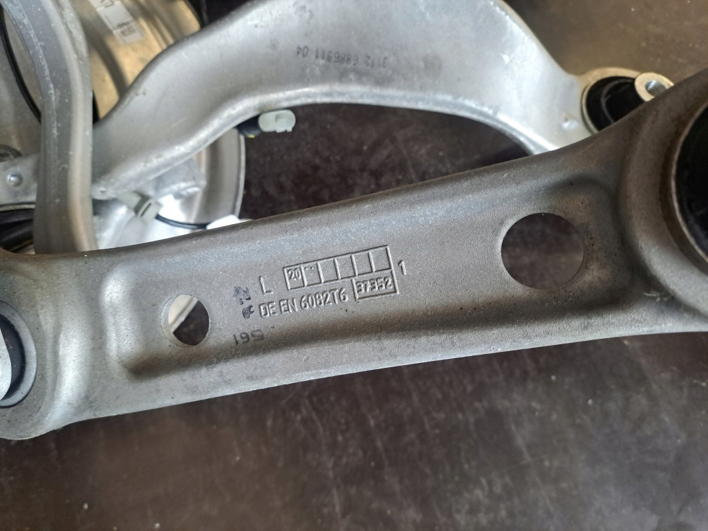 Купити Bmw 8 m850ix g16 поворотний кулак важелі ступиця лівий перед 36 km