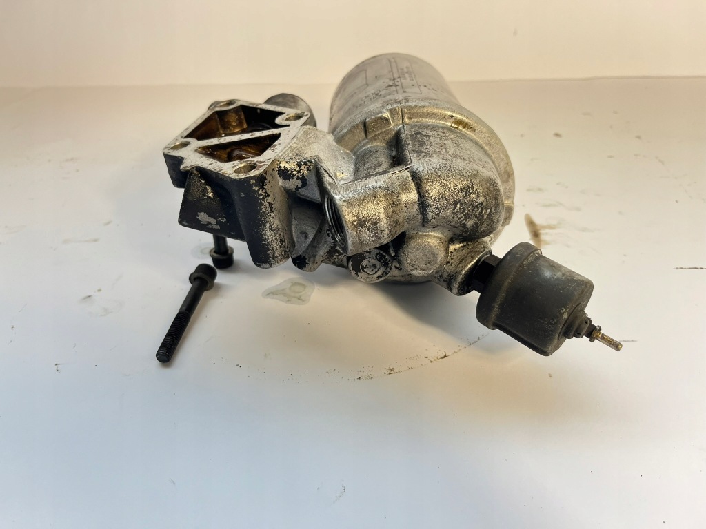 фото №10, Корпус фильтра масла mercedes w123 w116 w126 r107 280se m110 1101801511