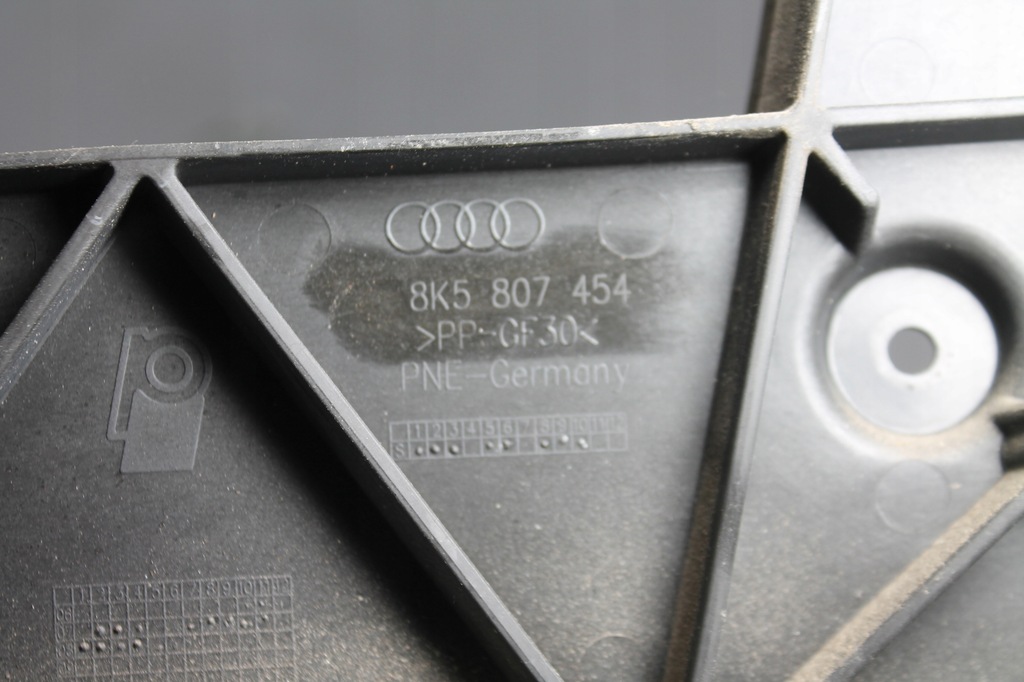 фото №7, Напрямна правий задня задній 8k5807454 audi a4 b8 sedan