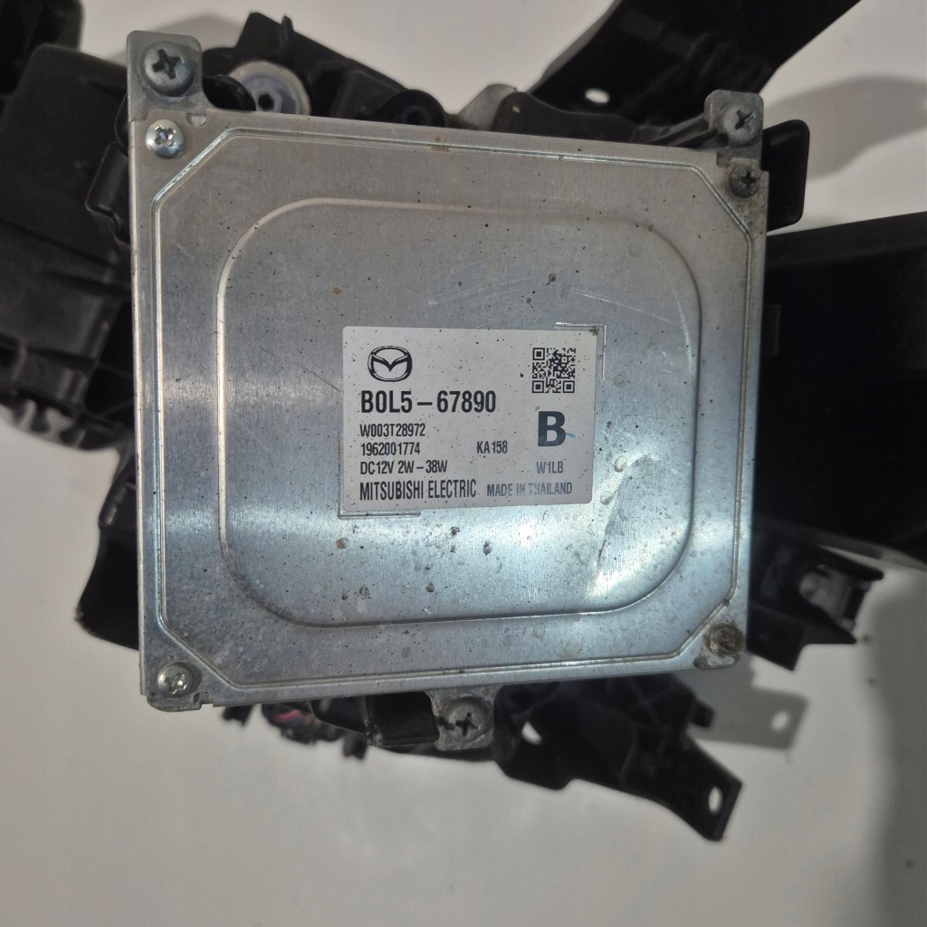 Mazda 3 фара правий full led bol5-67890 Недорого