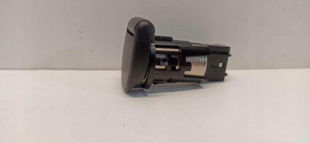 Купити Nissan micra k14 роз'єм прикурювача