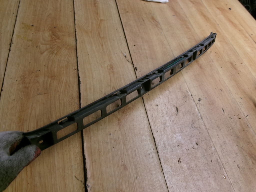 фото №1, Vw polo v 6r направляющая бампера задняя средний