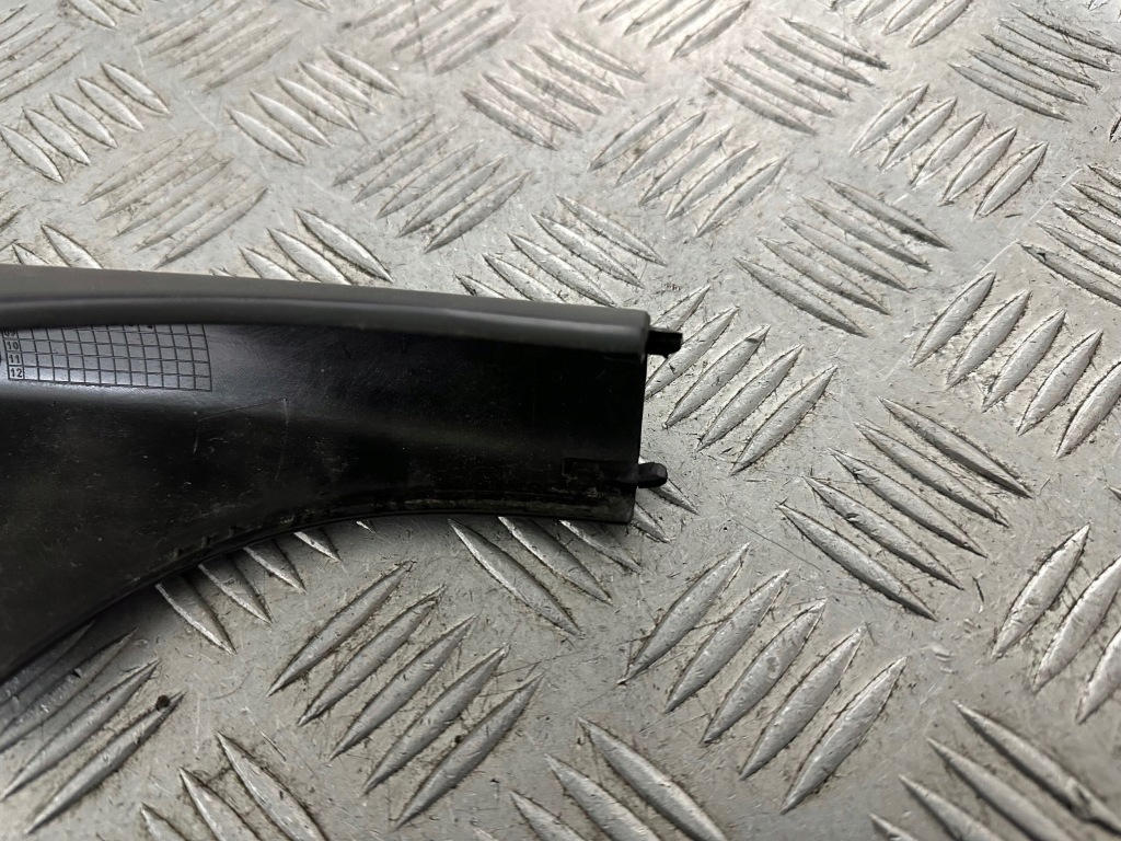 Peugeot 308 t7 sw заглушка рейлінг лівий задній 9682132177 в Україні