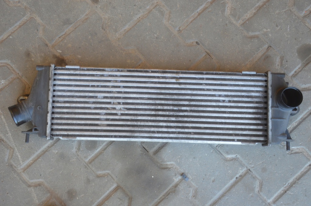 фото №1, Opel vivaro fl 2.0 dci интеркулер 8200411160