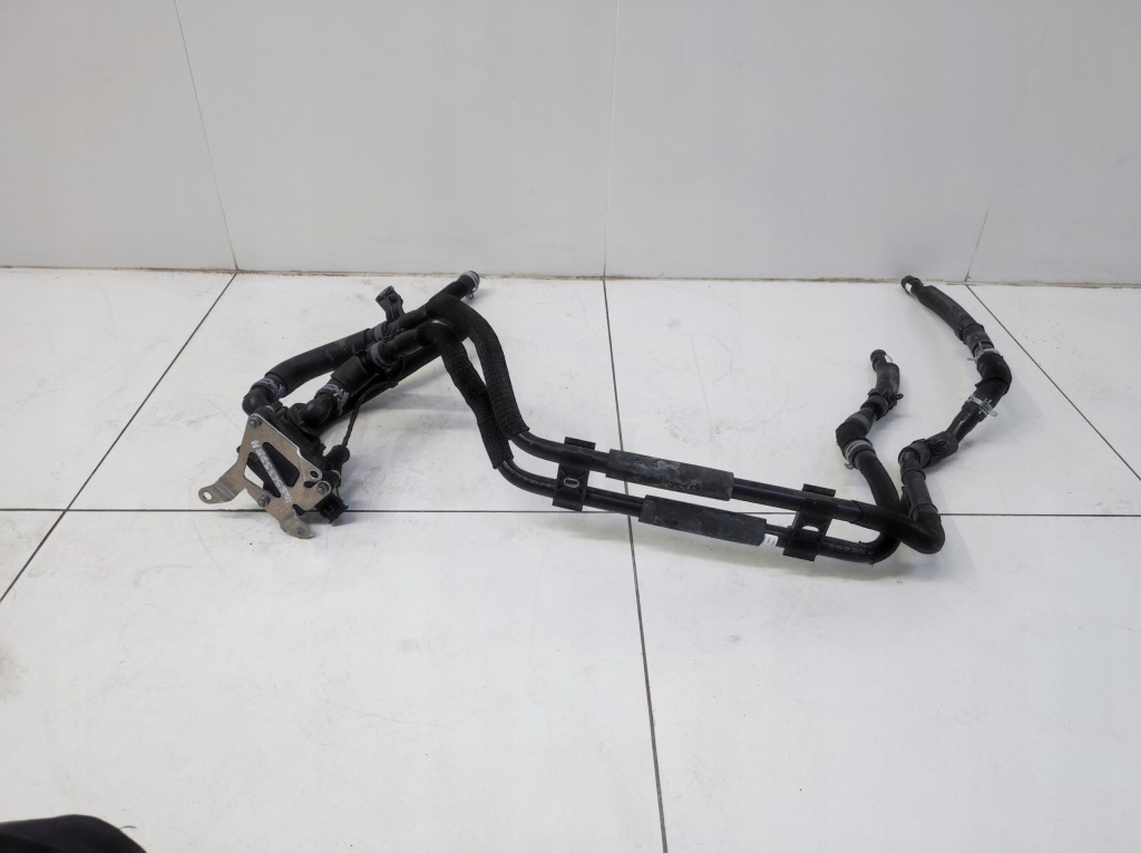 Клапан керування патрубок трубка шланг води audi q8 e-tron etron Зі Шроту