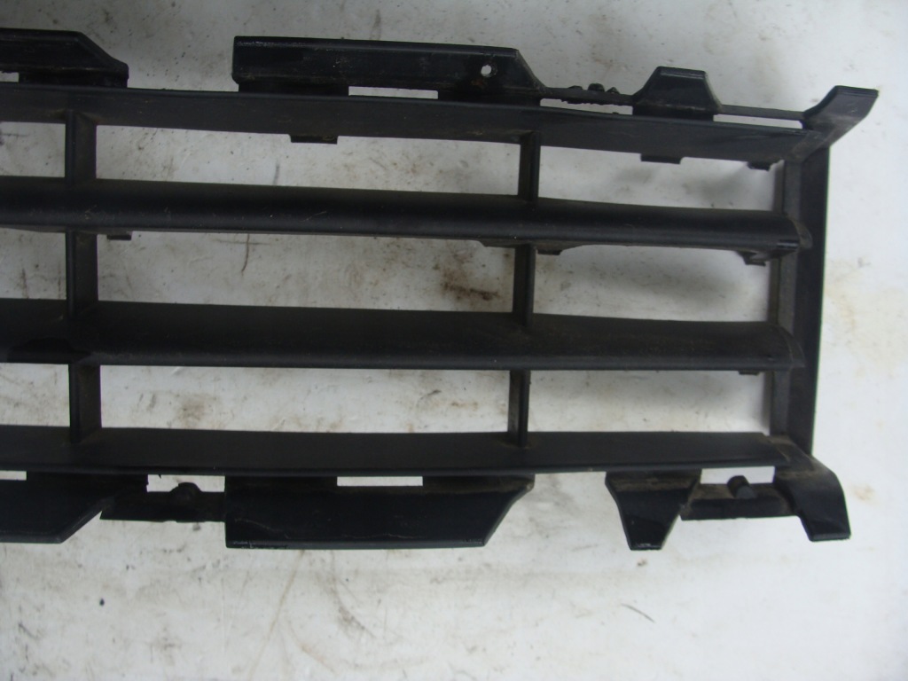 Решётка бампера перед средняя renault megane 2 02-05 r. Цена