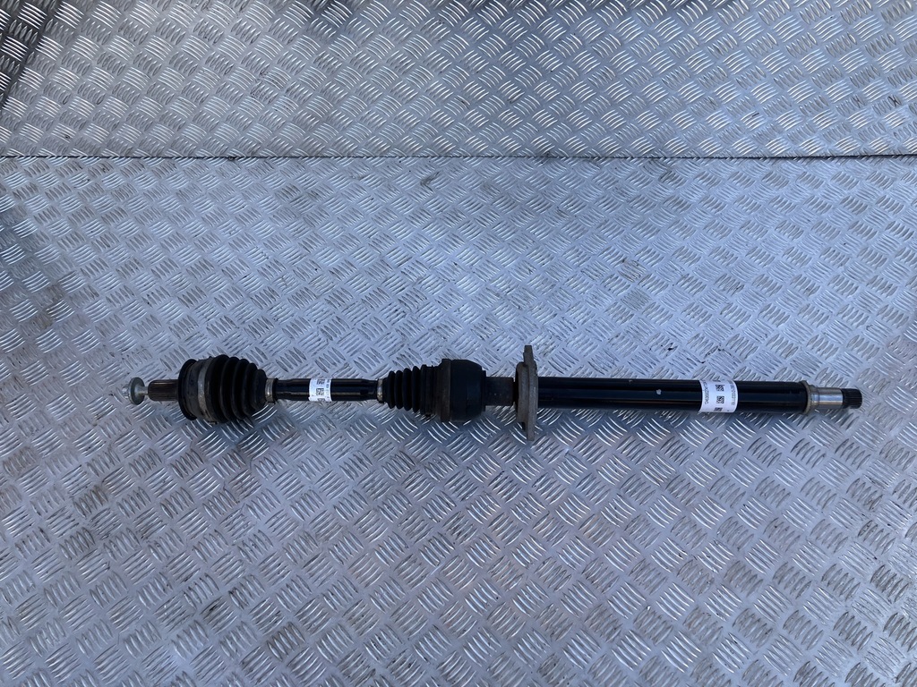 фото №1, Приводной вал правая передняя w176 1.6 cgi a2463302401