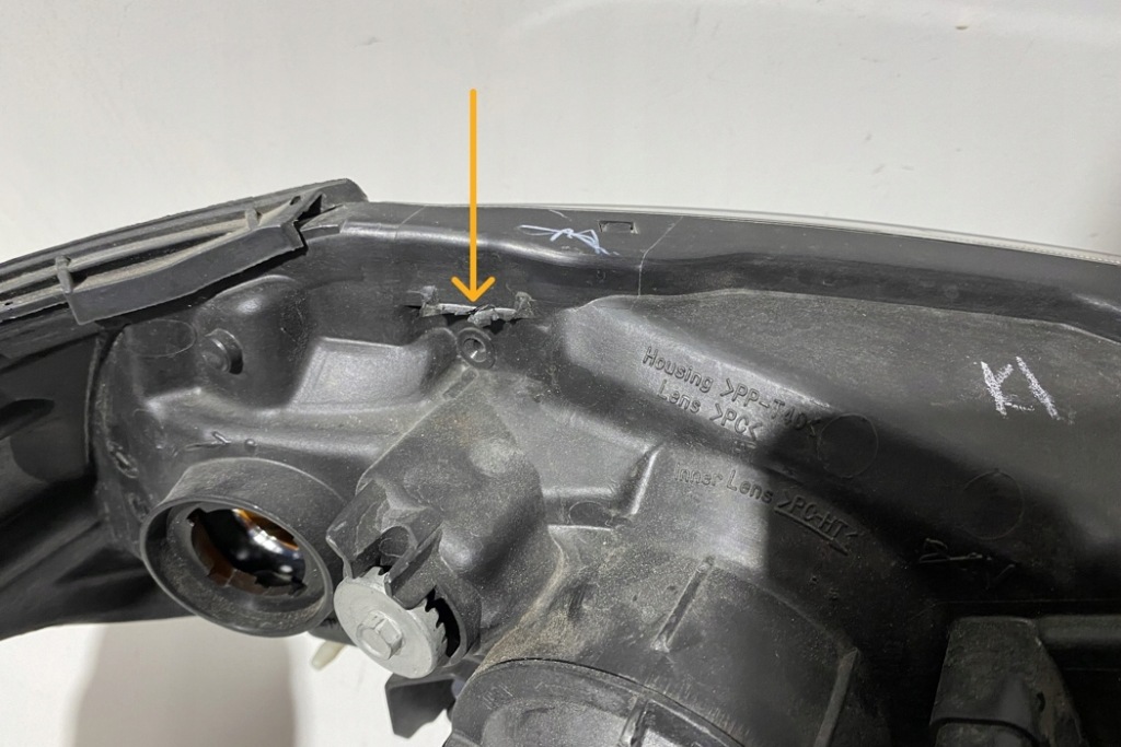 фото №8, Лампа левая передняя nissan almera ii n16 26060bn701 1.5l бензиновый 72kw