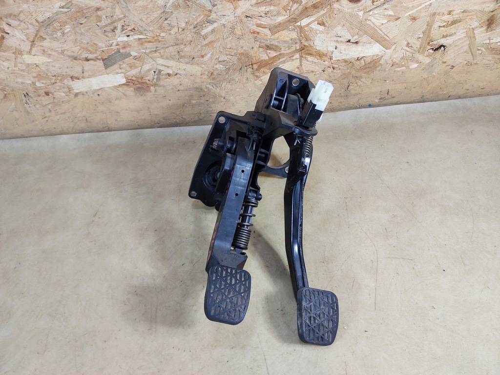 фото №1, Mercedes w169 педаль зчеплення гальма a1692900901