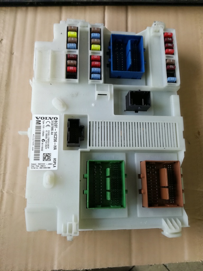 фото №1, Volvo v60 s60 ii 2010 - 2018 rok коробка запобіжників 31327995