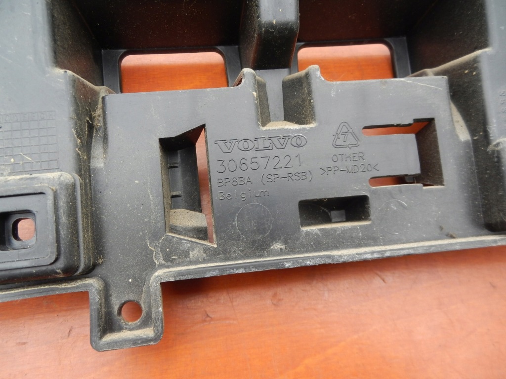 фото №15, Направляющая кронштейн направляющие бампера задняя volvo c30