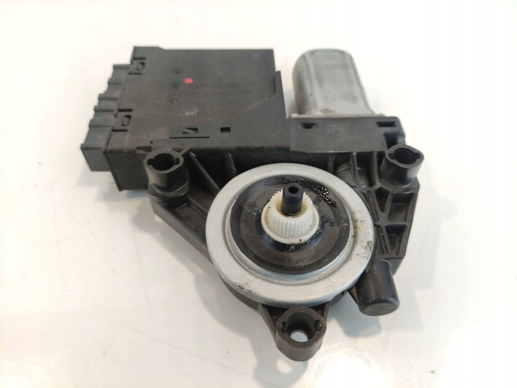 Купить Volvo v60 моторчик подъёма стекло 31674757