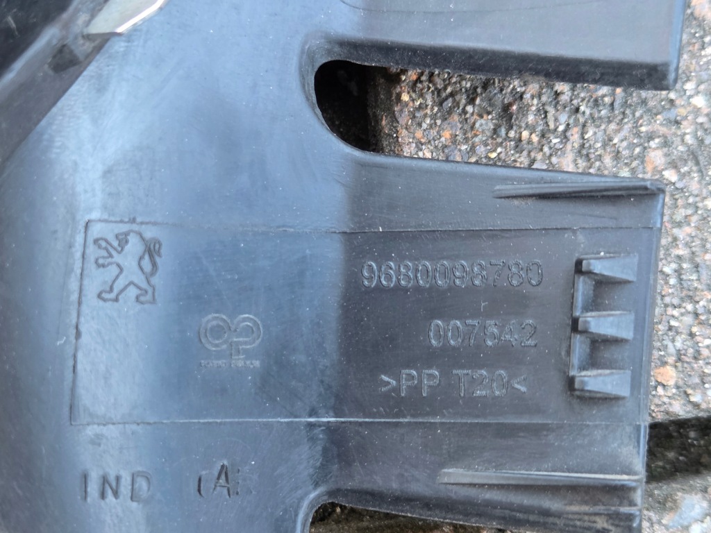 Купить Peugeot 207 дорестайлинг  решётка противотуманной фары левая хром 9680098780 06-2009