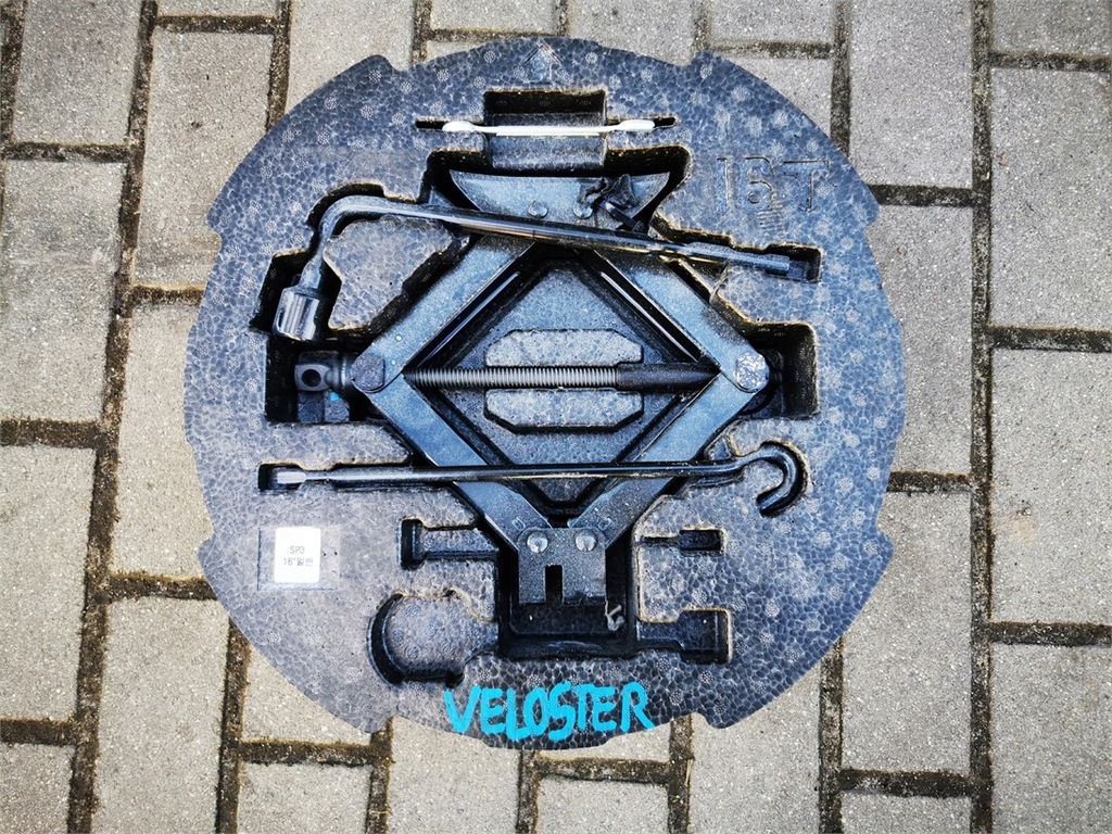 фото №1, Hyundai veloster i набір перемикання колеса домкрат