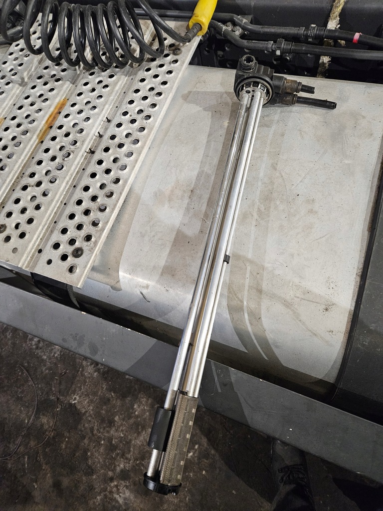 фото №1, Scania оригінальний номер 1790 948 датчик, рівень пального