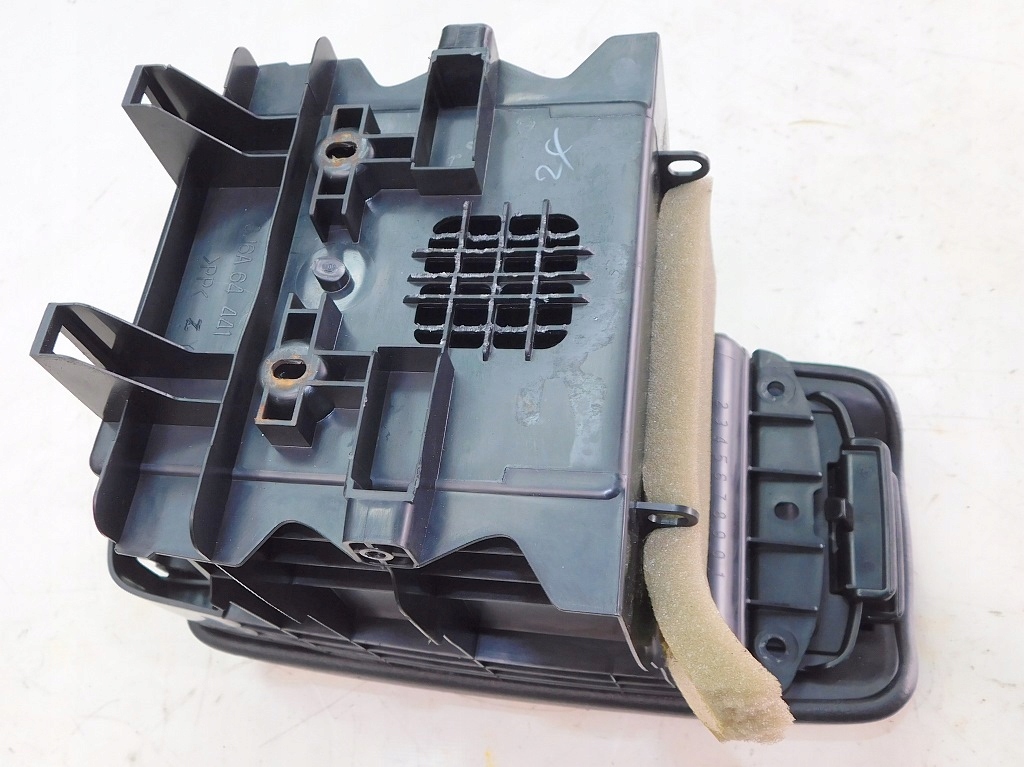 фото №8, Mazda 6 2.0d 2006r hb підлокітник