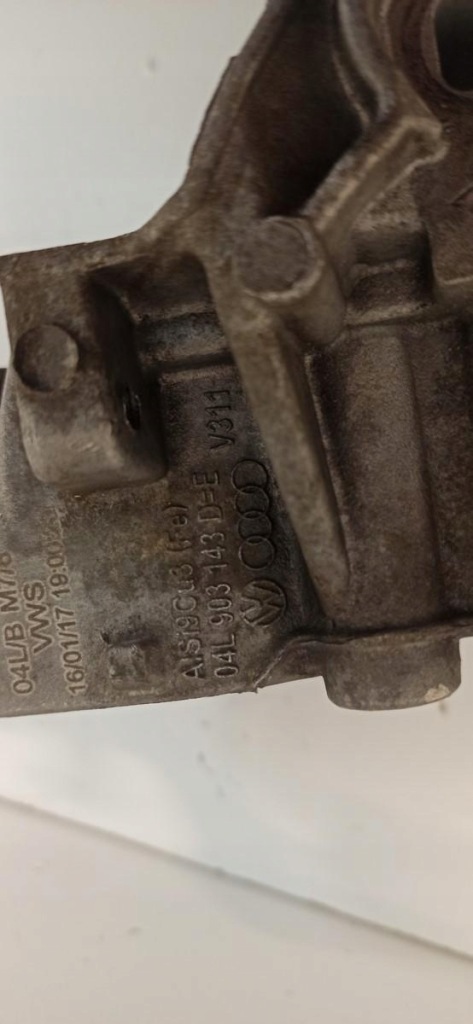 Seat ateca кронштейн генератора 2.0 tdi 04l903143d Недорого