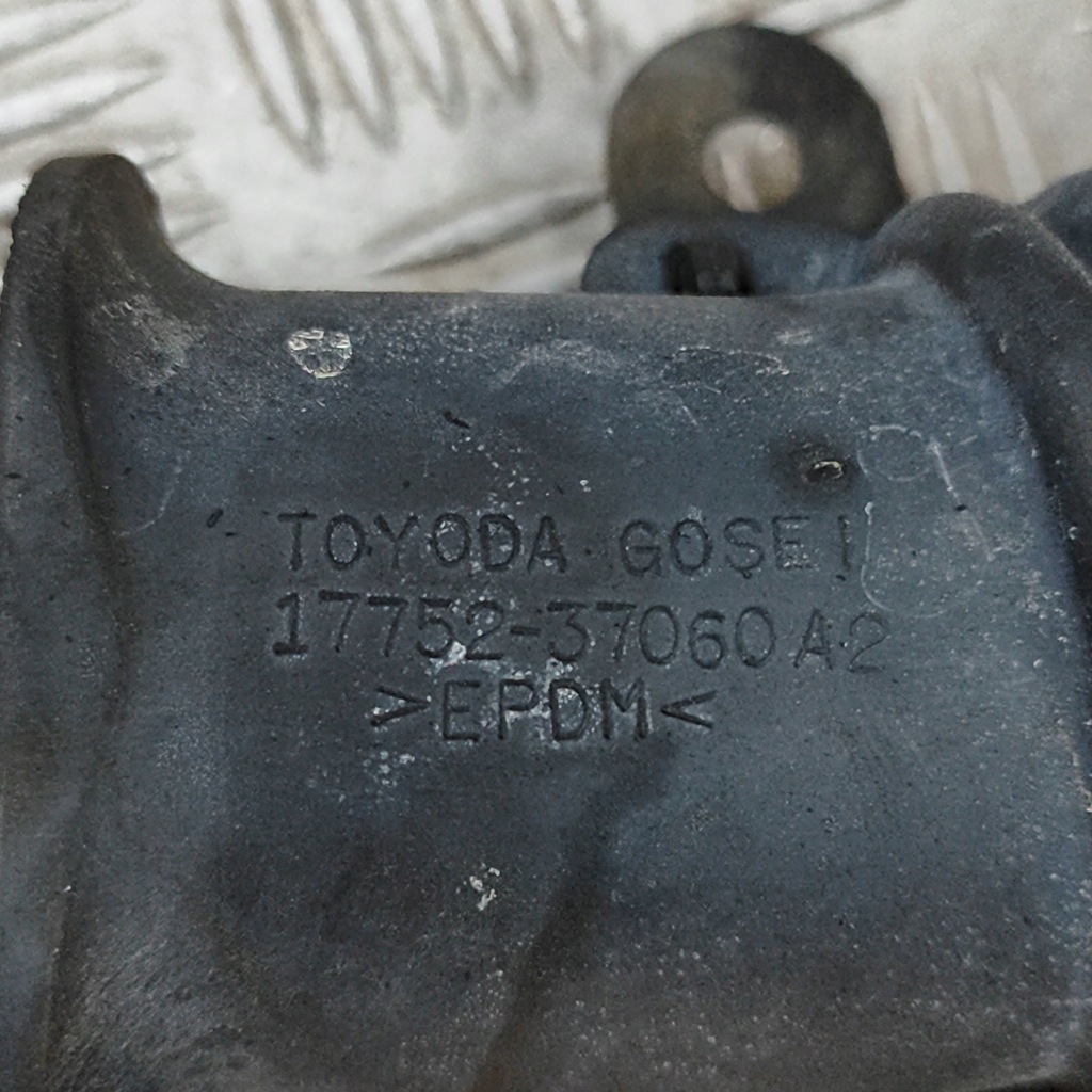 фото №7, Lexus ct 200h 2011 частина труби впуску повітря