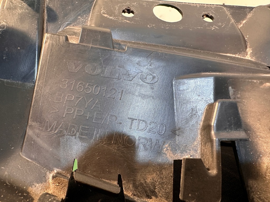 Volvo xc40 диффузор спойлер бампера задняя задний 31650121 лист в Украине