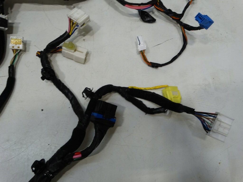 фото №12, Электропроводка жгут электрическая панели kia carens iv 91111-a4061