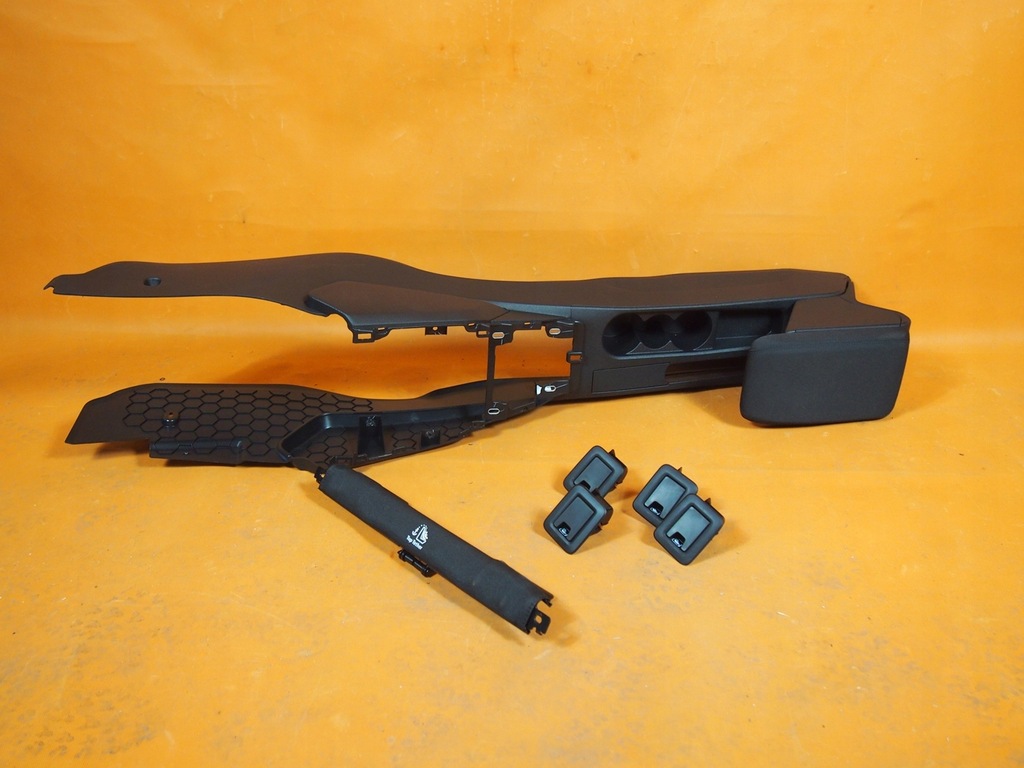 фото №9, Audi a1 gb 82 сиденья заднее сиденье туннель подогрев