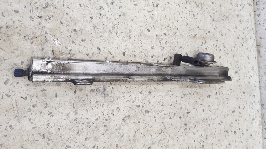 фото №1, Молдинг упорскування пального volvo v70 s70 2.5 20v