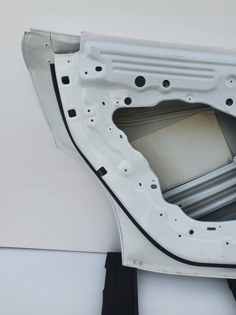 Tesla model y дверь задняя левая сторона левое  задняя 1493599-00-a Цена