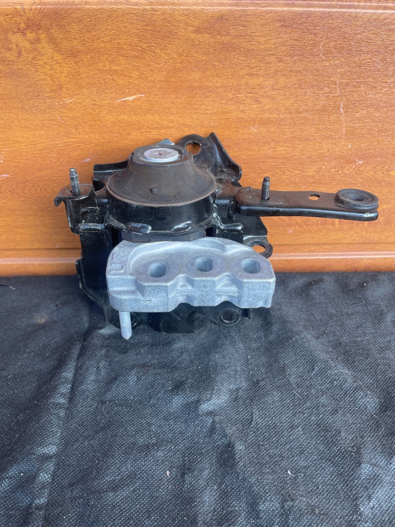 фото №1, Кронштейн подушка toyota yaris cross 1.5 гібрид av-d2740