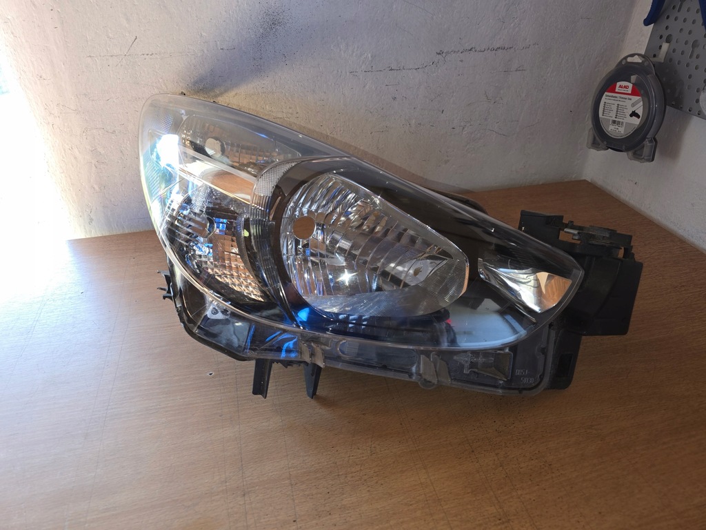 фото №1, Лампа права mazda 2 ii db5j-51030 eu.