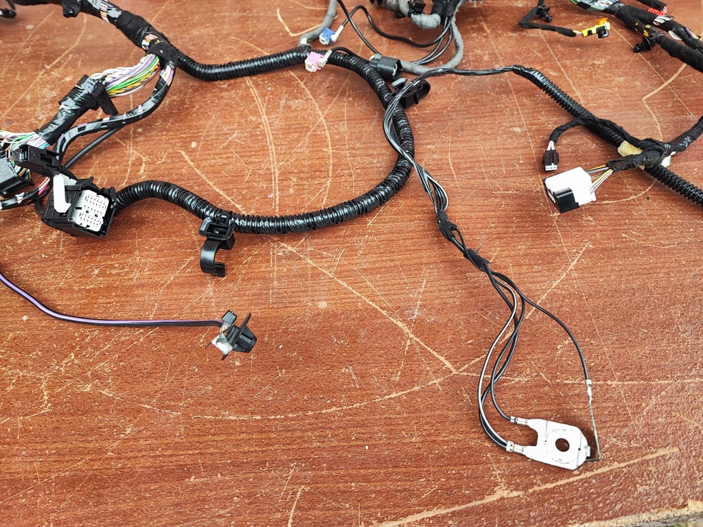 фото №16, Kuga mk2 2.0 tdci джгут панелі консолі titanium