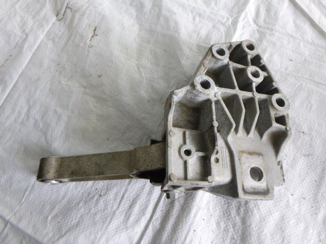 фото №4, Кронштейн подушка двигуна range rover evoque 2.o