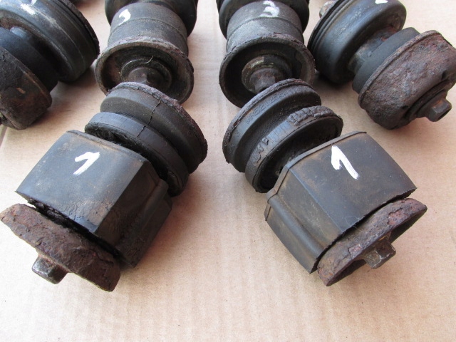 фото №7, Pajero sport i shogun montero 2006r отбойник подушка резиновый элемент кронштейн рамы kpl.