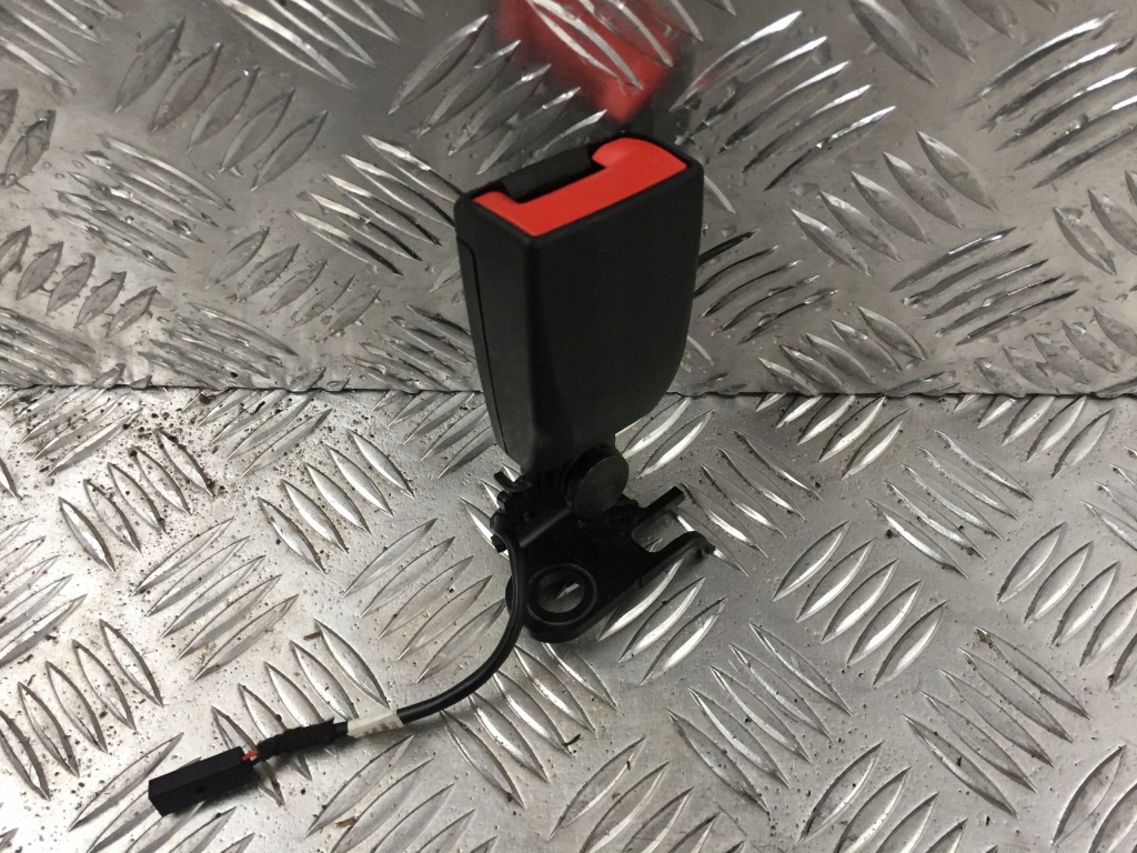 фото №1, Клипса поперечина заднего 95b857753a porsche macan