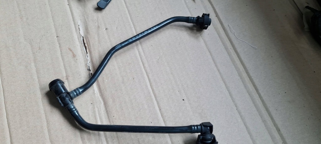 фото №1, S4 b9 8w шланг трубка вентиляційна 3.0 tfsi 8w0121081q s5 8w