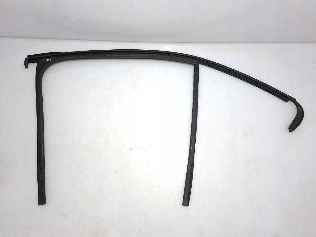 Skoda octavia mk3 5e 2016 прокладка скло двері задніх правих 5e5839432 Недорого