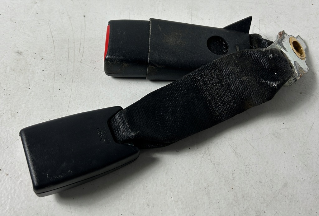 фото №4, Клипса ремней задняя сиденье lancia thema 11-