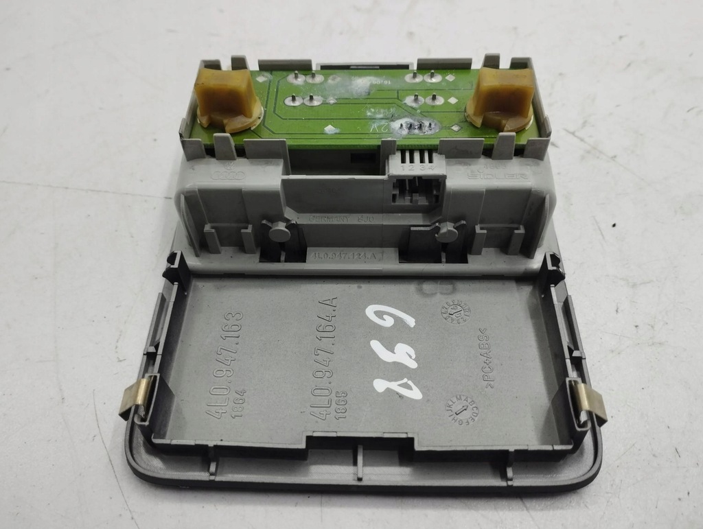 фото №7, Audi q7 4l 2006 лампа потолочный задняя