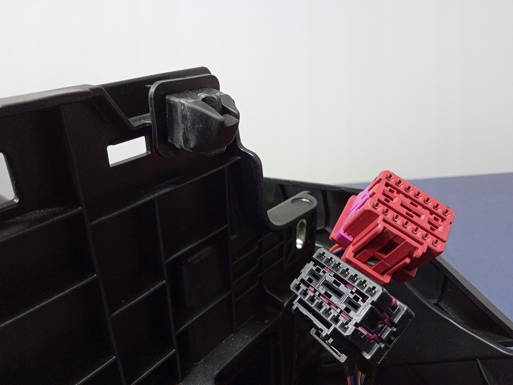 фото №7, Audi q4 e-tron тунель середній підлокітник