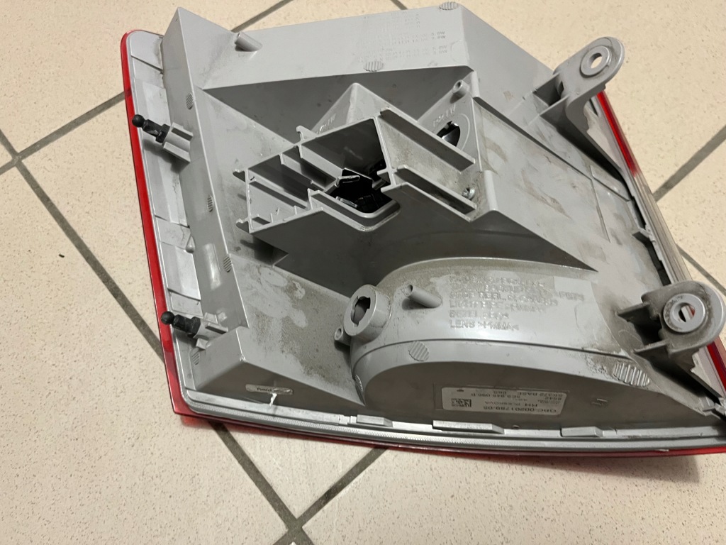 фото №12, Skoda octavia iii 3 kombi 5e9 лампа задняя задняя правая